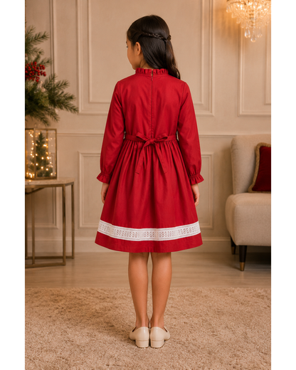 Full sleeves frock with gathered collar and lace